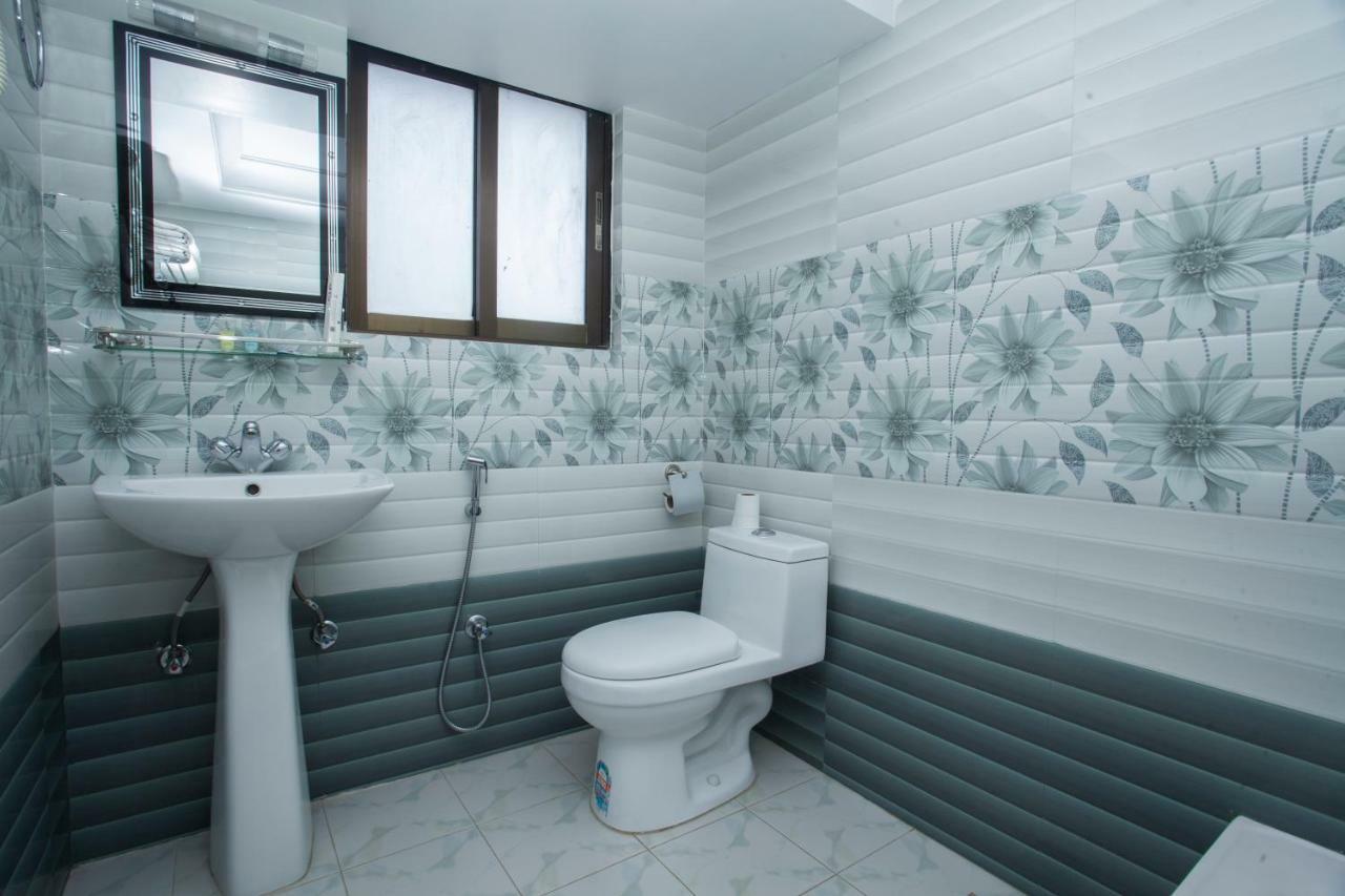 Skyline Hotel Катманду Екстериор снимка